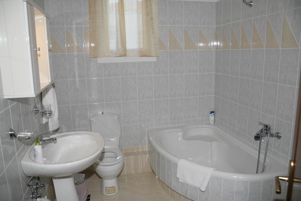Elanthi Hostel Kastoria Ngoại thất bức ảnh